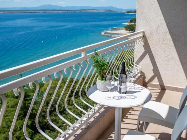 Rooms with a swimming pool Crikvenica - 18502 : photo 6 de la chambre chambre triple avec balcon - vue sur mer