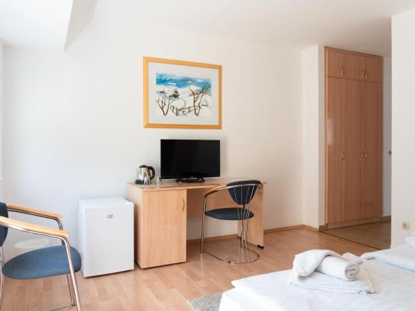 BALATONAIR Vendégház : photo 1 de la chambre chambre lits jumeaux avec balcon