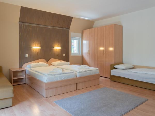 BALATONAIR Vendégház : photo 2 de la chambre chambre quadruple avec balcon 