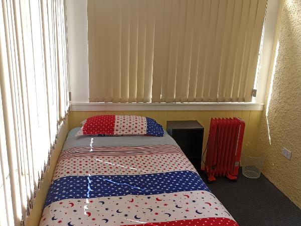 Rotorua Central Backpackers : photo 2 de la chambre chambre simple avec toilettes et douche communes