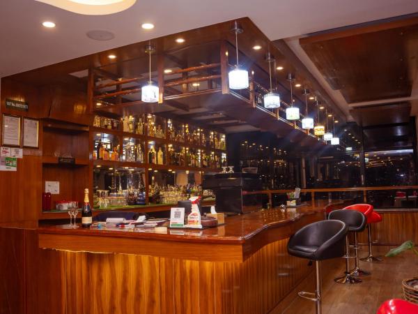 Drishya Hotel : photo 8 de la chambre deluxe twins room with mountain and city view