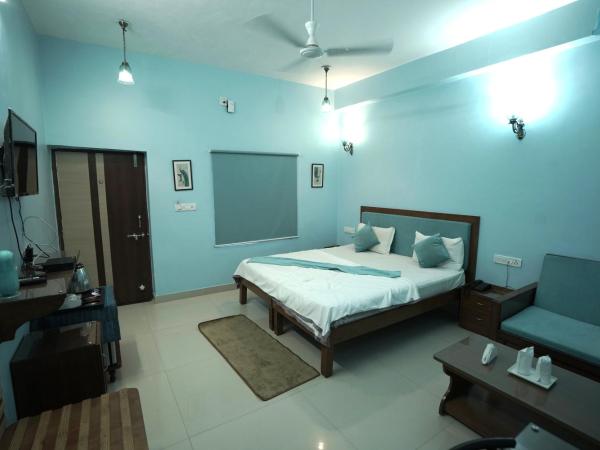 Devendragarh Palace - Luxury Paying Guest House : photo 1 de la chambre suite avec vue sur lac 