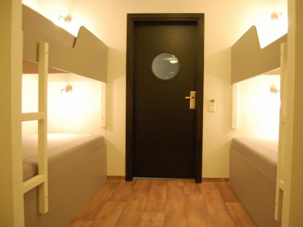 Vandrarhem Uppsala Centralstation : photo 5 de la chambre chambre quadruple avec salle de bains commune