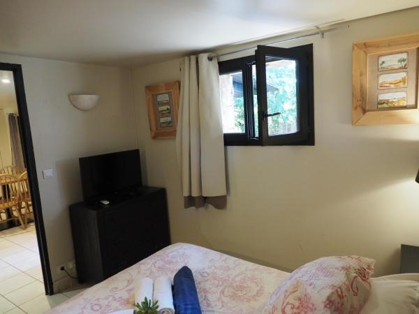 Maranatha Résidence avec plage privée, piscine chauffée : photo 2 de la chambre villa 2 chambres - vue sur jardin - palmier