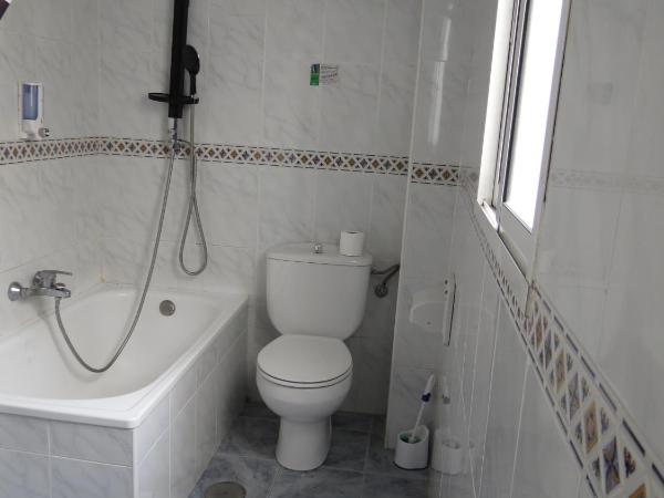 Pensión Duquesa Bed & Breakfast : photo 8 de la chambre chambre double avec salle de bains privative