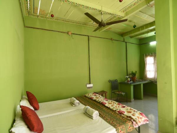 Sneh Deep Guest House : photo 6 de la chambre chambre double standard avec ventilateur