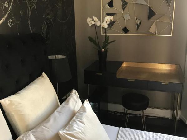 LIPPI 42 Guest House Villa with private garden : photo 9 de la chambre chambre double avec balcon