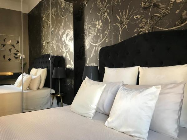 LIPPI 42 Guest House Villa with private garden : photo 5 de la chambre chambre double avec balcon