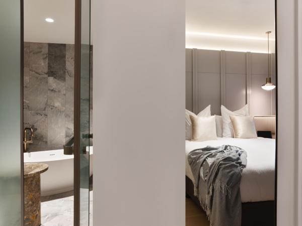 The Porter House Hotel Sydney - MGallery : photo 6 de la chambre suite junior avec un lit king-size