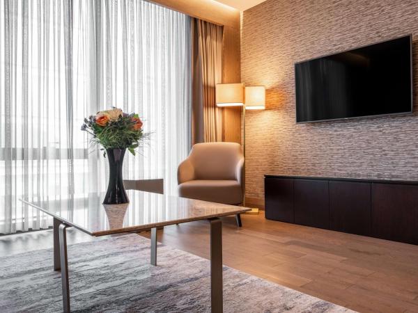 Radisson Collection Hotel, Vadistanbul : photo 7 de la chambre suite 1 chambre - vue sur ville et forêt