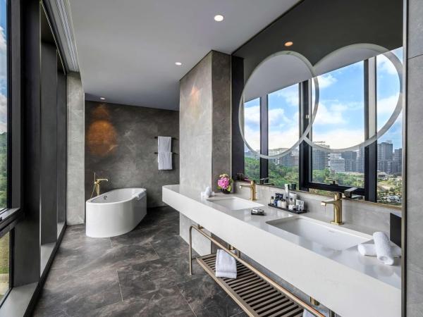 Radisson Collection Hotel, Vadistanbul : photo 10 de la chambre suite 1 chambre - vue sur ville et forêt