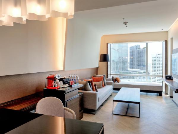Le Meridien Bangkok : photo 2 de la chambre suite d'angle avec lit king-size