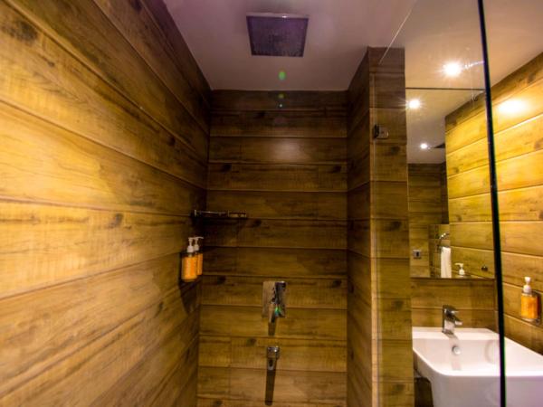 Bloom Hotel - Gachibowli : photo 8 de la chambre chambre lit king-size standard