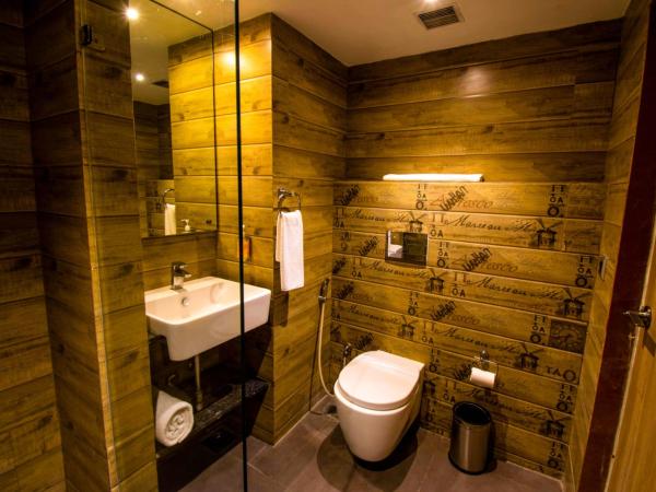 Bloom Hotel - Gachibowli : photo 7 de la chambre chambre lit king-size standard