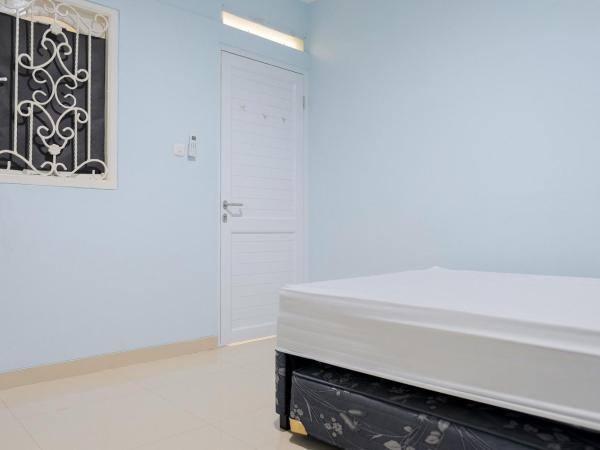 KoolKost Syariah near Green Pramuka Square Mall - Minimal Stay 6 Nights : photo 5 de la chambre chambre simple