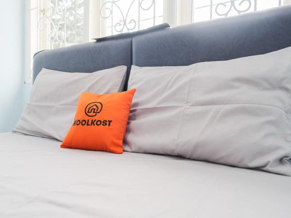 KoolKost Syariah near Green Pramuka Square Mall - Minimal Stay 6 Nights : photo 4 de la chambre chambre double standard