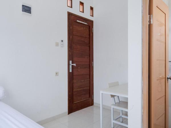 KoolKost near Jalan Veteran Raya (Minimum Stay 6 Nights) : photo 6 de la chambre chambre lits jumeaux