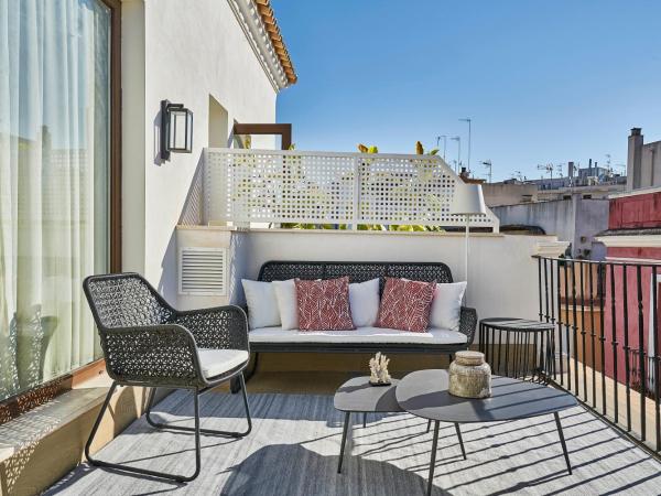 Vincci Molviedro Suites Apartments : photo 1 de la chambre suite junior avec terrasse