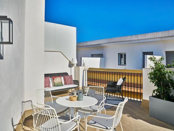 Vincci Molviedro Suites Apartments : photo 3 de la chambre suite avec terrasse 