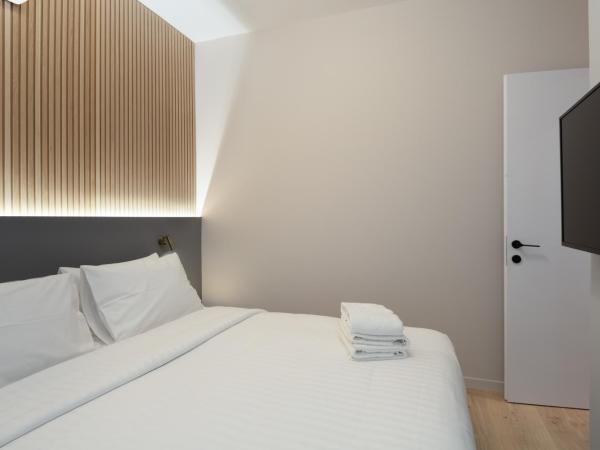 LUX&EASY Athens Downtown Residences : photo 4 de la chambre suite avec jardin privé et jacuzzi