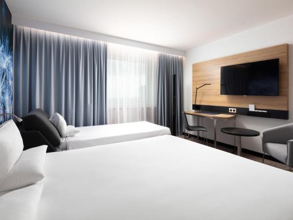 Novotel Poznan Centrum : photo 3 de la chambre chambre lit queen-size supérieure avec canapé