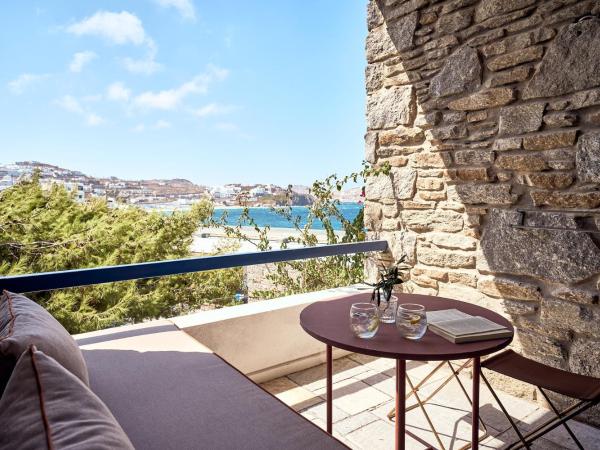 Mykonos Theoxenia, a member of Design Hotels : photo 2 de la chambre chambre supérieure - vue latérale sur mer