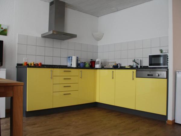 Guesthouse Casa Esperanza Basel : photo 7 de la chambre studio avec kitchenette et salle de bains commune