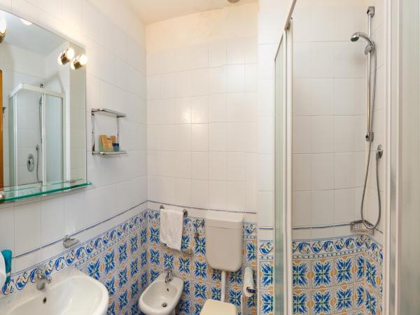 Hotel Ariston : photo 3 de la chambre chambre double ou lits jumeaux avec balcon