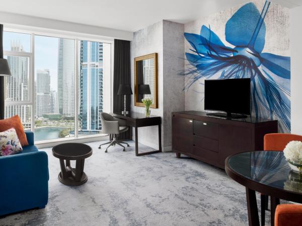 Mövenpick Hotel Jumeirah Lakes Towers Dubai : photo 7 de la chambre premium one bedroom suite - includes free beach club access