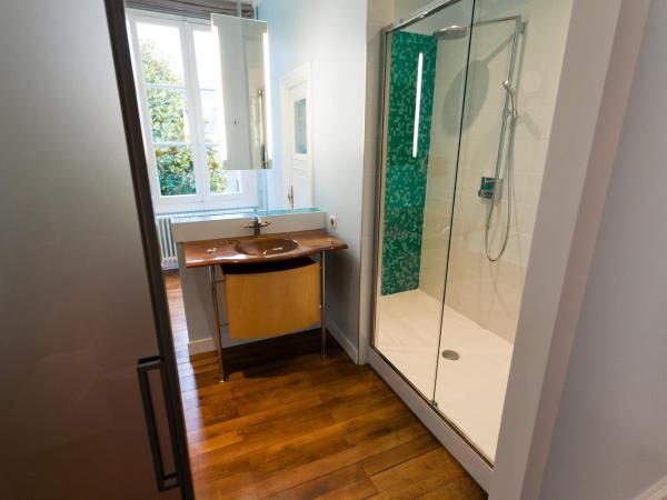 La Maison Jules : photo 1 de la chambre chambre double ou lits jumeaux supérieure avec vue sur la rue