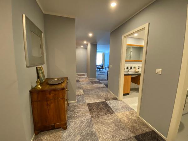 Thermal Hotels & Walliser Alpentherme Leukerbad : photo 6 de la chambre suite lit king-size grand bain