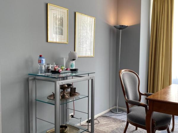 Thermal Hotels & Walliser Alpentherme Leukerbad : photo 8 de la chambre suite lit king-size grand bain