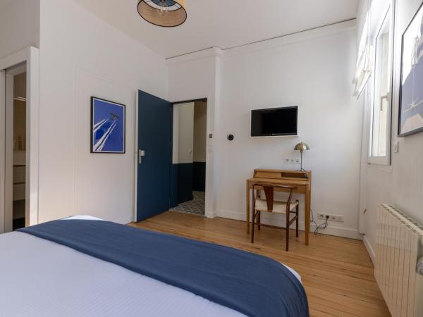 Les Séraphines - Chambres d'hôtes - Guests house : photo 3 de la chambre chambre deluxe double ou lits jumeaux