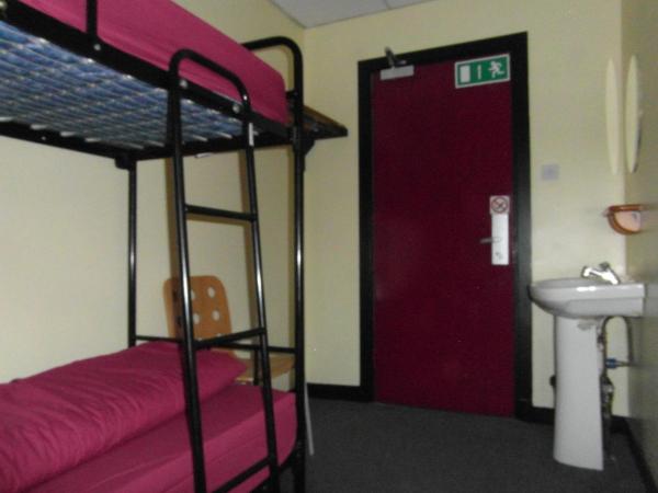 Belfast International Youth Hostel : photo 2 de la chambre chambre lits jumeaux standard avec salle de bains commune