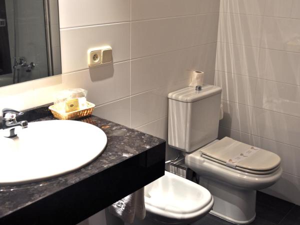 Hotel Crunia I A Coruña : photo 9 de la chambre chambre double ou lits jumeaux