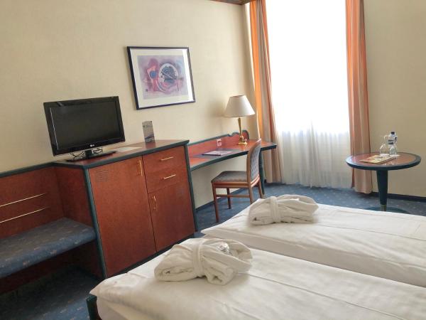 Thermal Hotels & Walliser Alpentherme Leukerbad : photo 4 de la chambre chambre double ou lits jumeaux supérieure avec terrasse