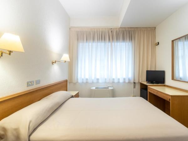 Hotel Leuka : photo 1 de la chambre chambre double