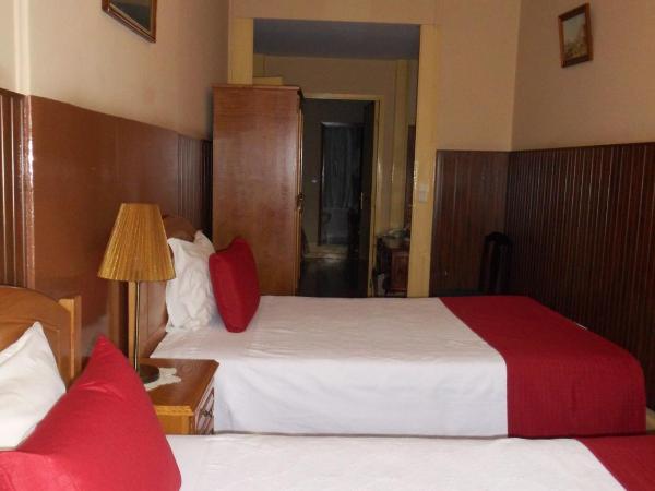 Hotel Larbelo : photo 8 de la chambre chambre lits jumeaux