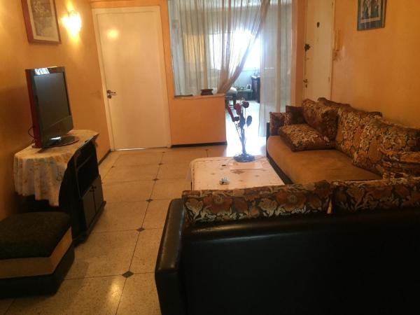 Room in Guest room - Property located in a quiet area close to the train station and town : photo 2 de la chambre chambre triple