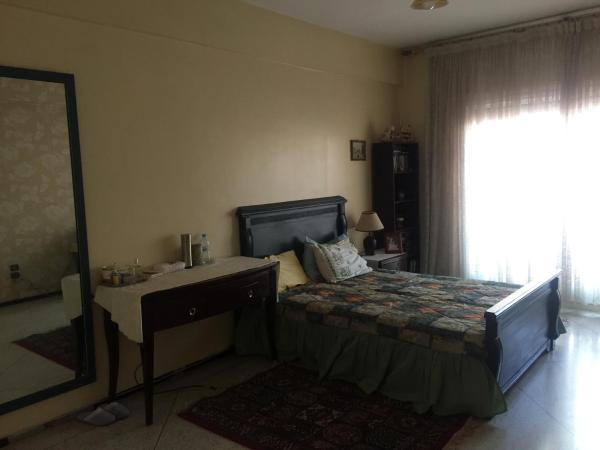 Room in Guest room - Property located in a quiet area close to the train station and town : photo 4 de la chambre chambre triple