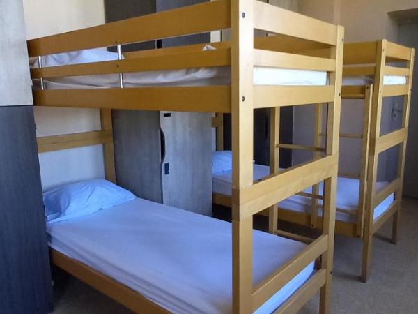 Auberge de Jeunesse HI Marseille Bois-Luzy : photo 1 de la chambre lit dans dortoir pour femmes de 6 lits