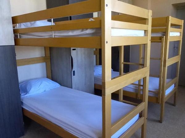 Auberge de Jeunesse HI Marseille Bois-Luzy : photo 2 de la chambre lit dans dortoir pour hommes de 6 lits