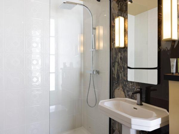 Hotel Le Rocroy : photo 7 de la chambre chambre double ou lits jumeaux supérieure