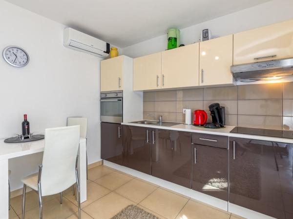 Apartments Kardumovic : photo 5 de la chambre appartement avec balcon