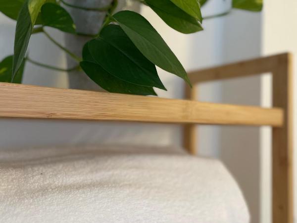 Flora House Denver : photo 8 de la chambre chambre lit queen-size - vue sur jardin