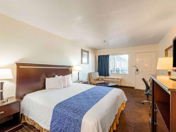 Rodeway Inn Phoenix North I-17 : photo 1 de la chambre chambre lit king-size standard - non-fumeurs