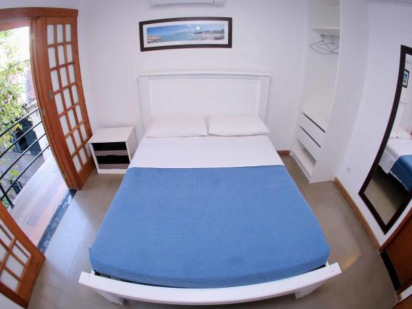 Pura Vida Hostel : photo 3 de la chambre chambre triple avec salle de bains privative