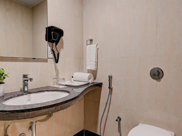 Hotel Tip Top International Pune : photo 6 de la chambre hébergement lit king-size supérieur