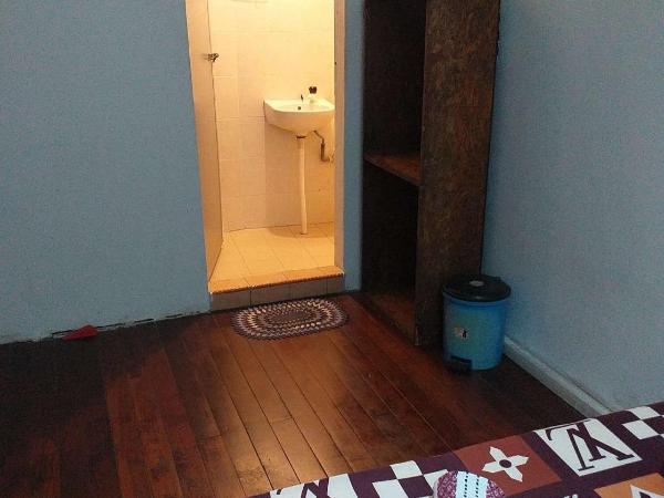Discovery Youth Hostel Malacca : photo 2 de la chambre chambre double avec salle de bains privative