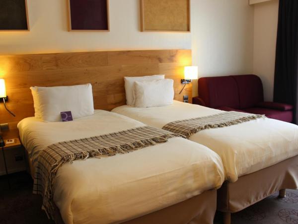 Mercure Saint-Lary : photo 2 de la chambre chambre lits jumeaux standard avec canapé-lit et balcon